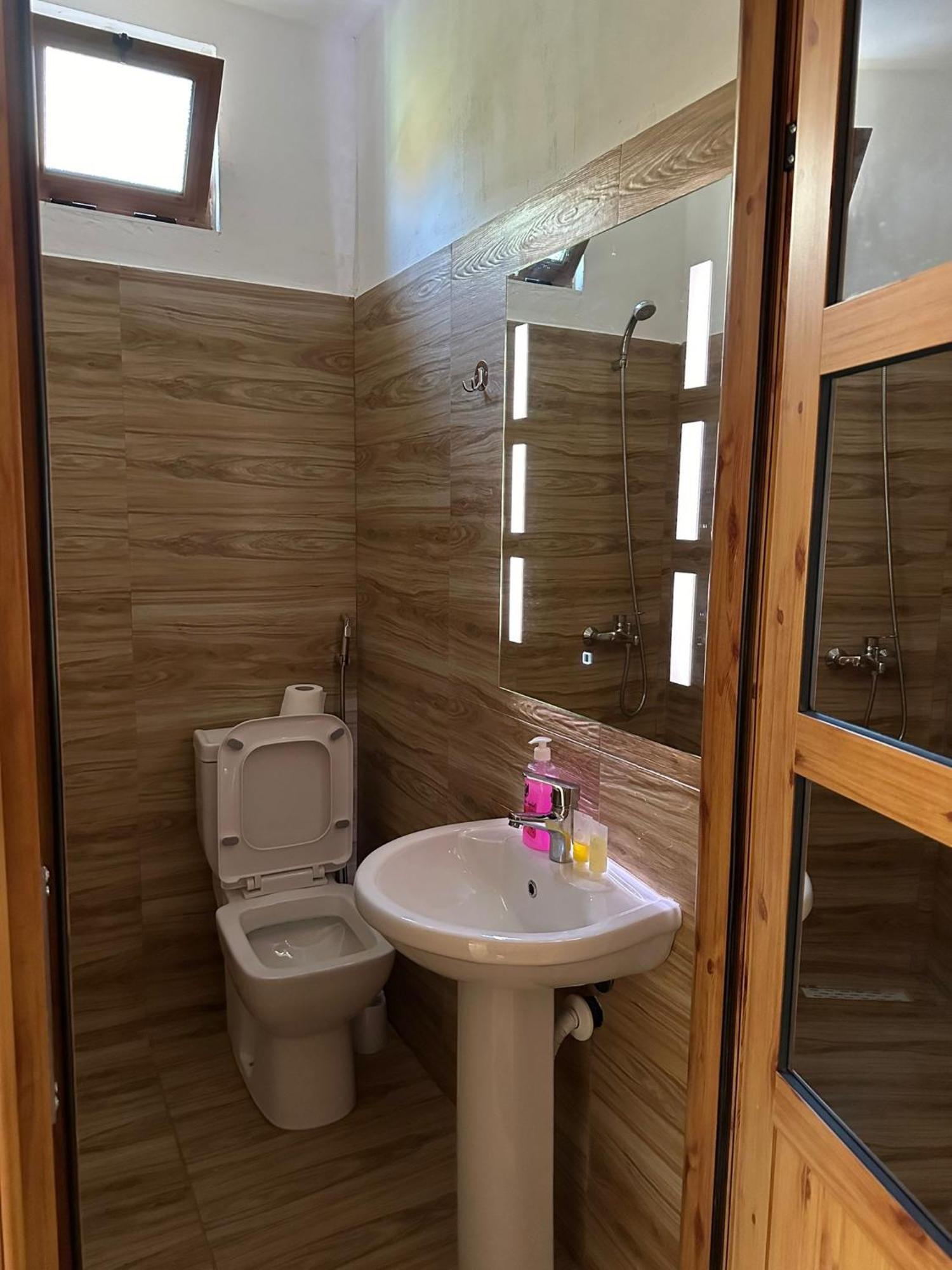 Alimeti Guesthouse Berat Luaran gambar