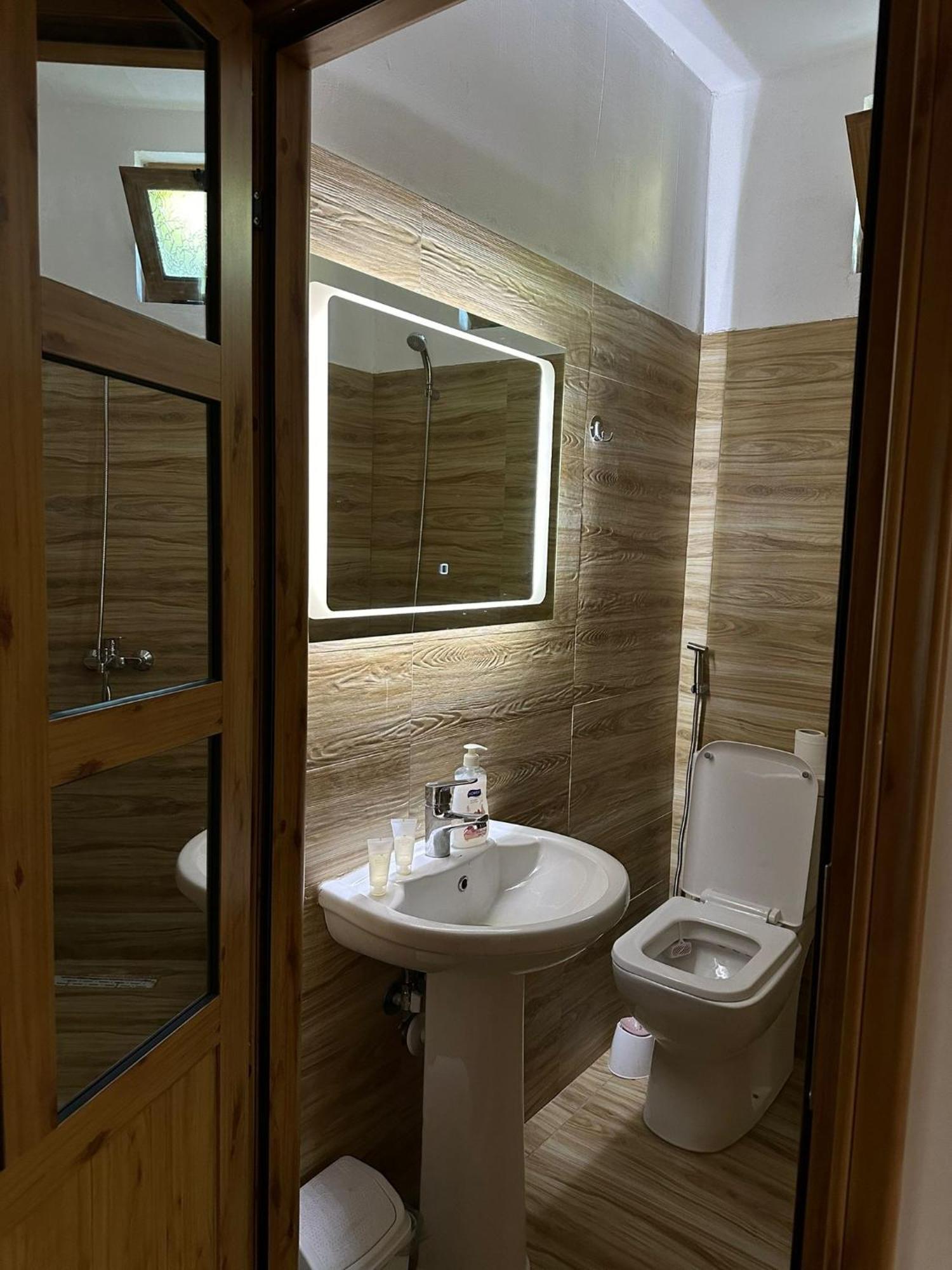 Alimeti Guesthouse Berat Luaran gambar
